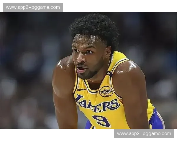 湖人布朗尼末节命中三分获全场欢呼 年轻球员在垃圾时间得到锻炼